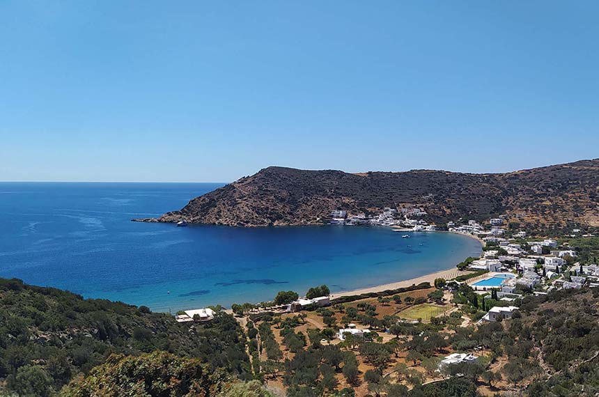 La baie de Vathi vue du ciel