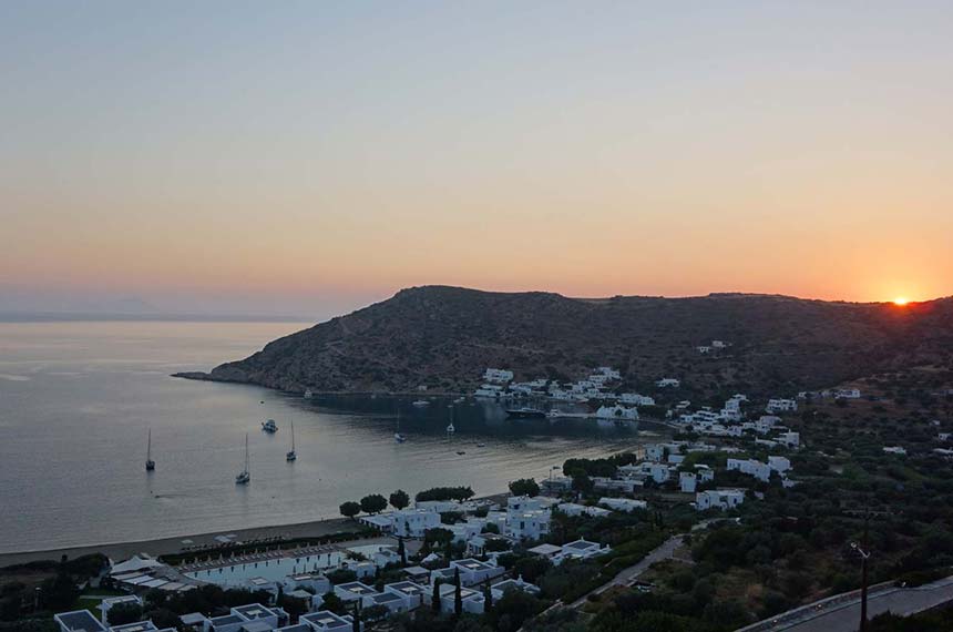 Le soleil se couche à Vathi