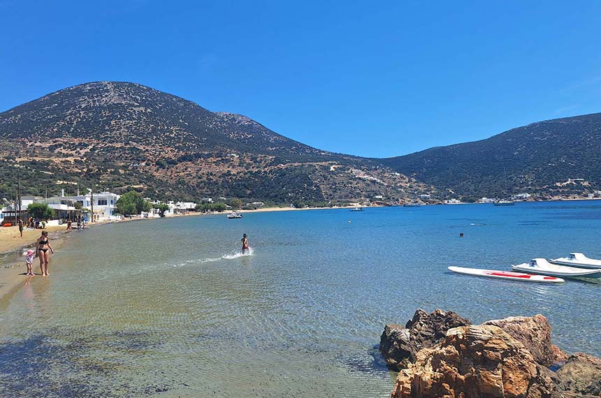 Baignade à Vathi Sifnos